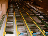 Rolbanen voor stapels houten platen